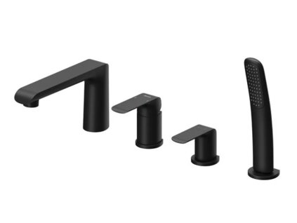 [Kód: X070176] Čtyřotvorová vanová baterie RAVAK Flat detail matně černého povrchu, pákového ovládání a vytahovací sprchy.
