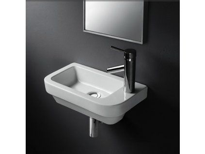 Keramické umývátko Besteco Edgar 45x24 cm v lesklém bílém provedení s otvorem pro baterii vpravo.