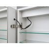 Detail vnitřního propojovacího kabelu LED osvětlení u pantu zrcadlové skříňky