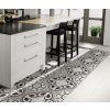 Dekorativní obklad Barcelona Classic Decor za kuchyňskou linkou v moderním interiéru