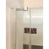[Kód: QS308/90L] Čtvercový sprchový kout BESTECO Viva 90x90 cm levé provedení detail lesklého chromového profilu a 8mm bezpečnostního skla.