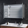 Zrcadlová skříňka BESTECO Smart 80x70 cm s LED osvětlením displej hodiny vnitřní elektrická zásuvka oboustranná zrcadlová dvířka hloubka 14 cm nerezavějící hliníkový korpus, kód MSC80X70