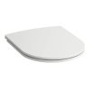 [Kód: BE1197] Bílé tenké WC sedátko BESTECO Slim Soft-Close z duroplastu detail hladkého antibakteriálního povrchu.