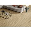 Světlá dlažba v designu dřeva Delamare Warm Beige na podlaze v moderním interiéru