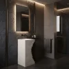 Matně krémové umyvadlo Travena Square v tmavém moderním wellness interiéru