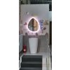 [Kód:MFG8080] LED zrcadlo ve tvaru kapky 70x80 cm v koupelně s moderním obvodovým podsvícením a čistým rámem.